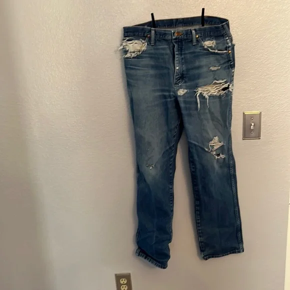 Wrangler men’s distressed denim pants - Picture 2 of 7